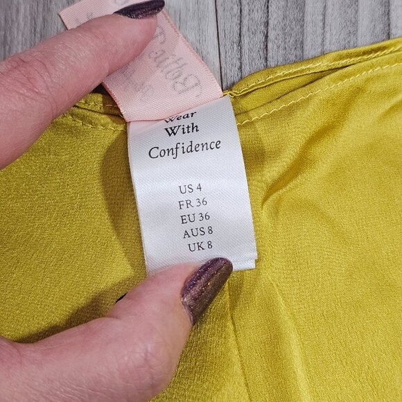 NWT Bettie Page Lingerie Chartreuse Satin French Knicker Retro Shorts Size 4 - Picture 3 of 4